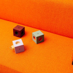 Square 2 Grenuttag Dual USB-C 30W Bauhaus-Archiv Edition Mulberry Red Square 2 Grenuttag Dual USB-C 30W Bauhaus-Archiv Edition Mulberry Red