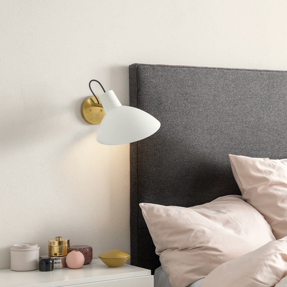 VV Cinquanta SW Vägglampa Brass/White