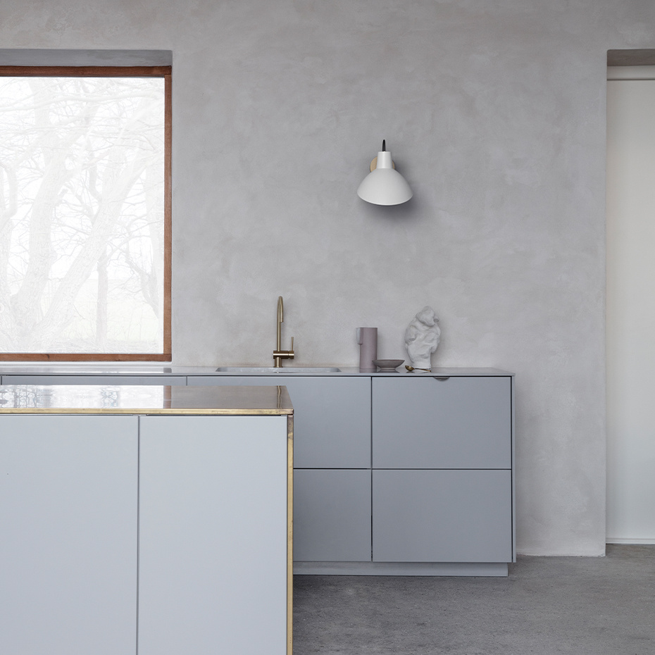 VV Cinquanta SW Vägglampa Brass/White