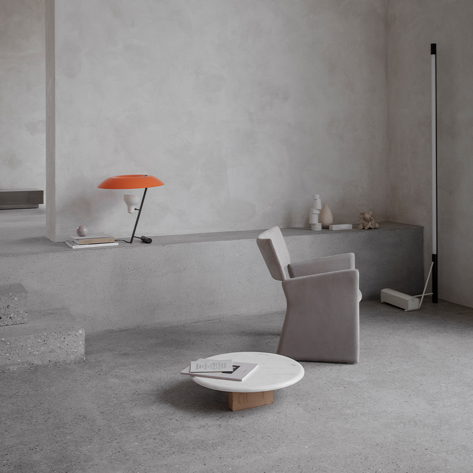 Model 548 Bordslampa Polished Brass/Grey