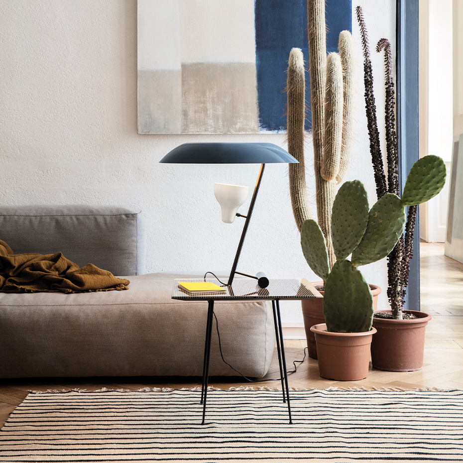 Model 548 Bordslampa Polished Brass/Grey