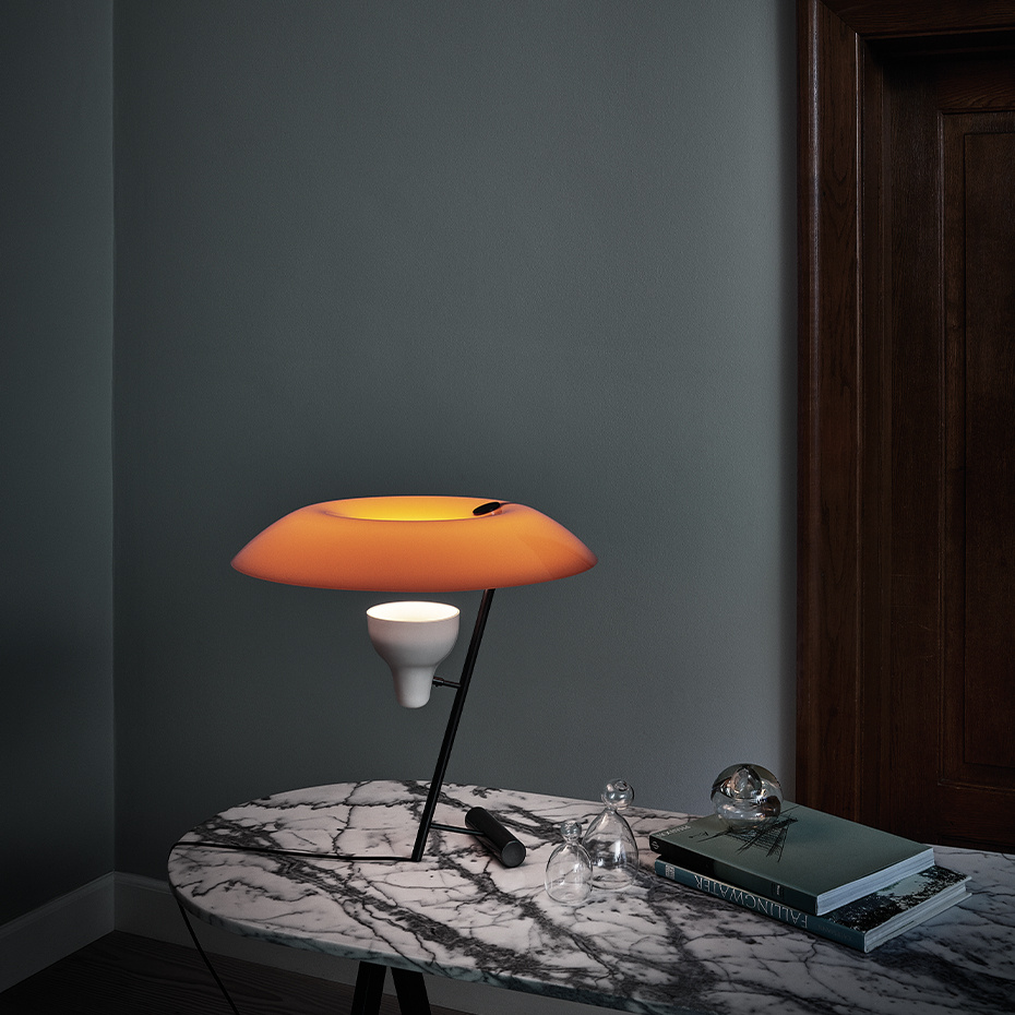 Model 548 Bordslampa Dark Burnished Brass/Grey