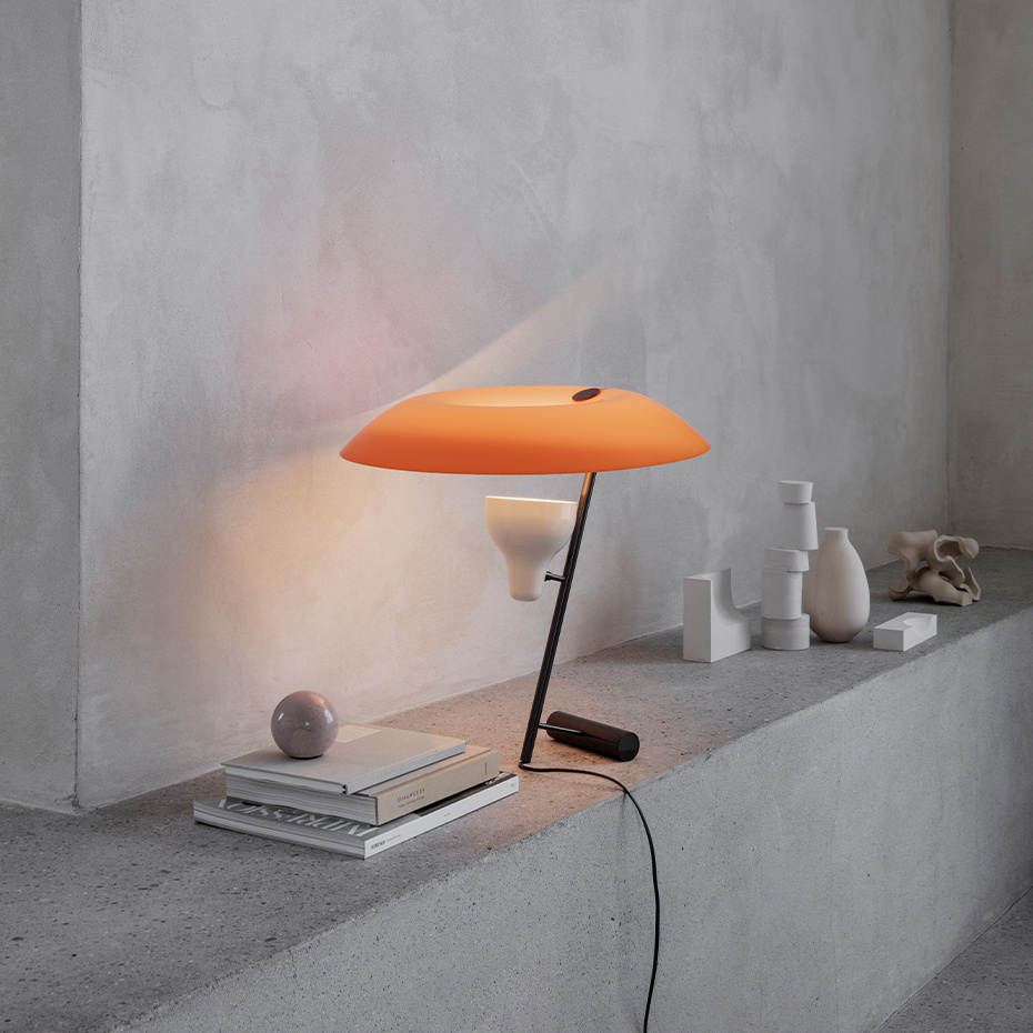 Model 548 Bordslampa Dark Burnished Brass/Orange