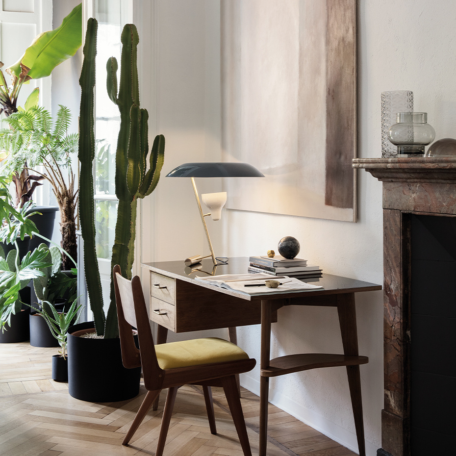 Model 548 Bordslampa Polished Brass/Grey