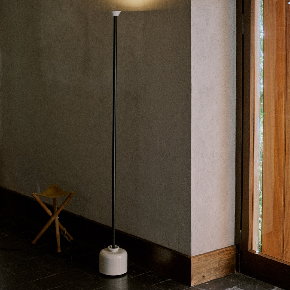Model 1095-3 Golvlampa 200cm Black/White