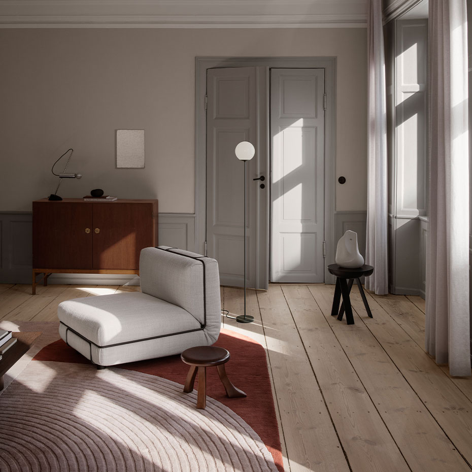 Model 1081 Golvlampa 168cm Opal Glass/Black