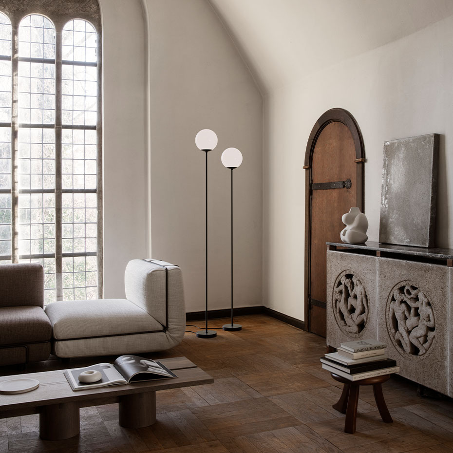 Model 1081 Golvlampa 182cm Opal Glass/Black