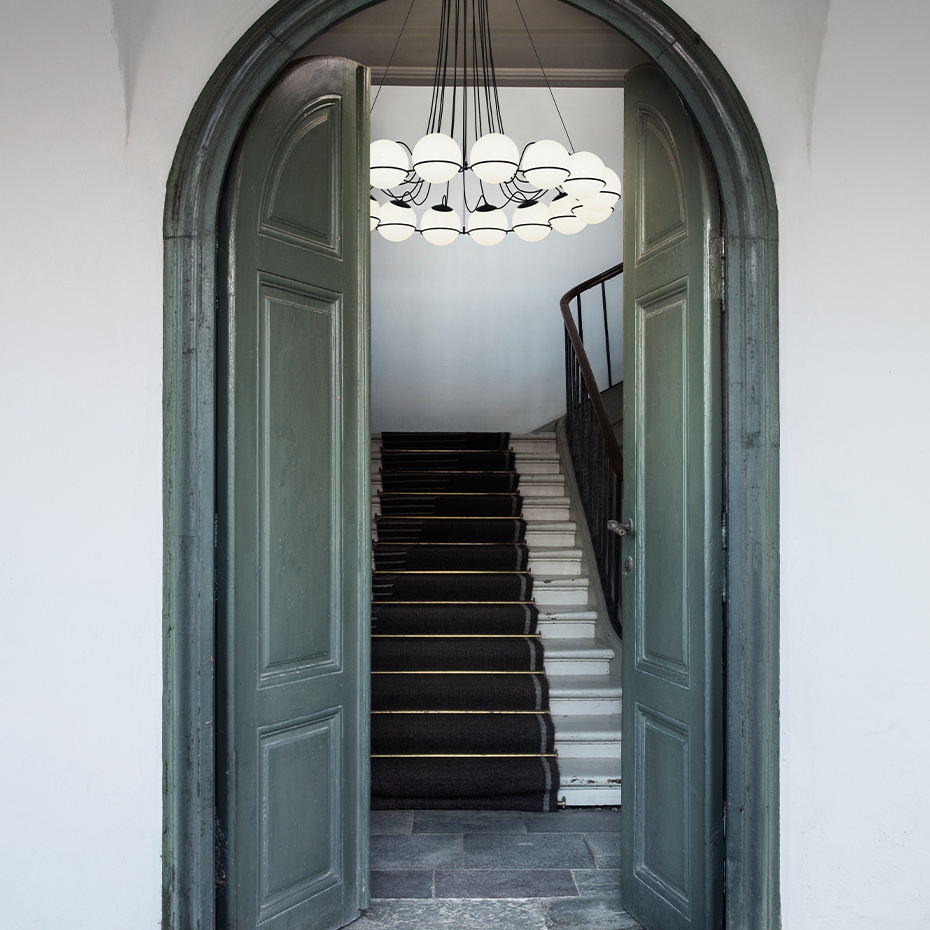 Model 2109/16/20 Ljuskrona Opal Glass/Black