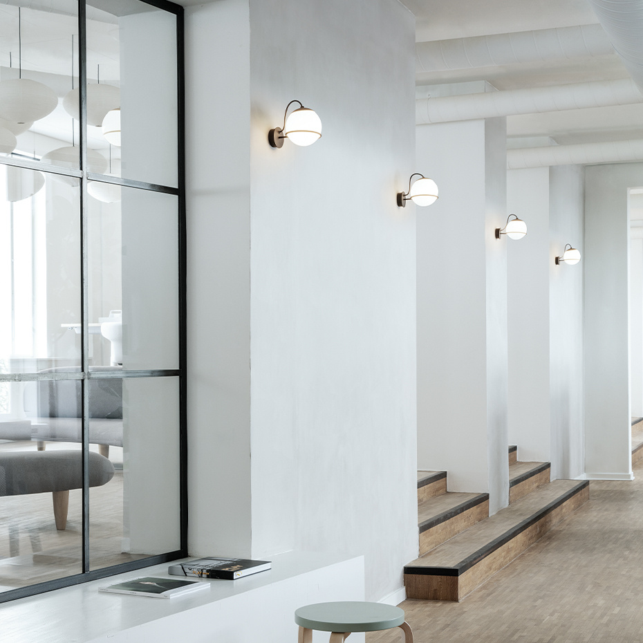 Model 238/1 SW Vägglampa Opal Glass/Champange