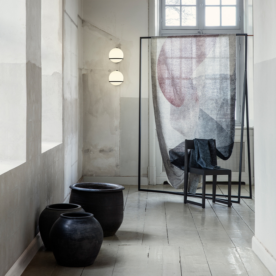 Model 237/1 SW Vägglampa Opal Glass/Black