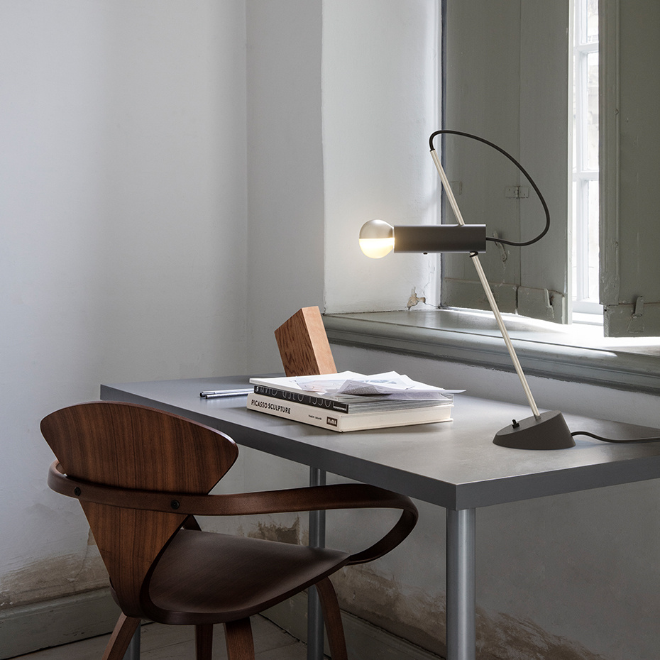 Model 566 Bordslampa Black