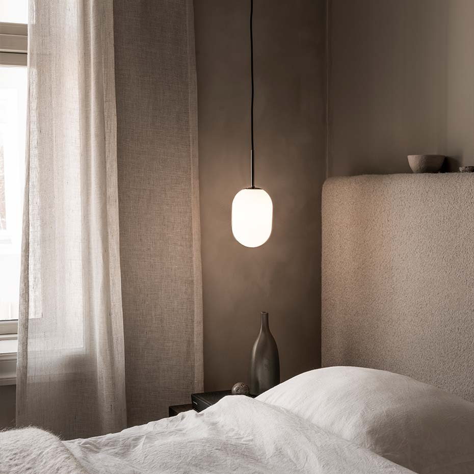 Noor Pendel Small Opalglas/Svart Krom