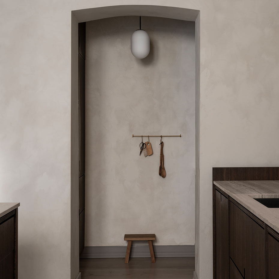 Noor Pendel Medium Opalglas/Svart Krom