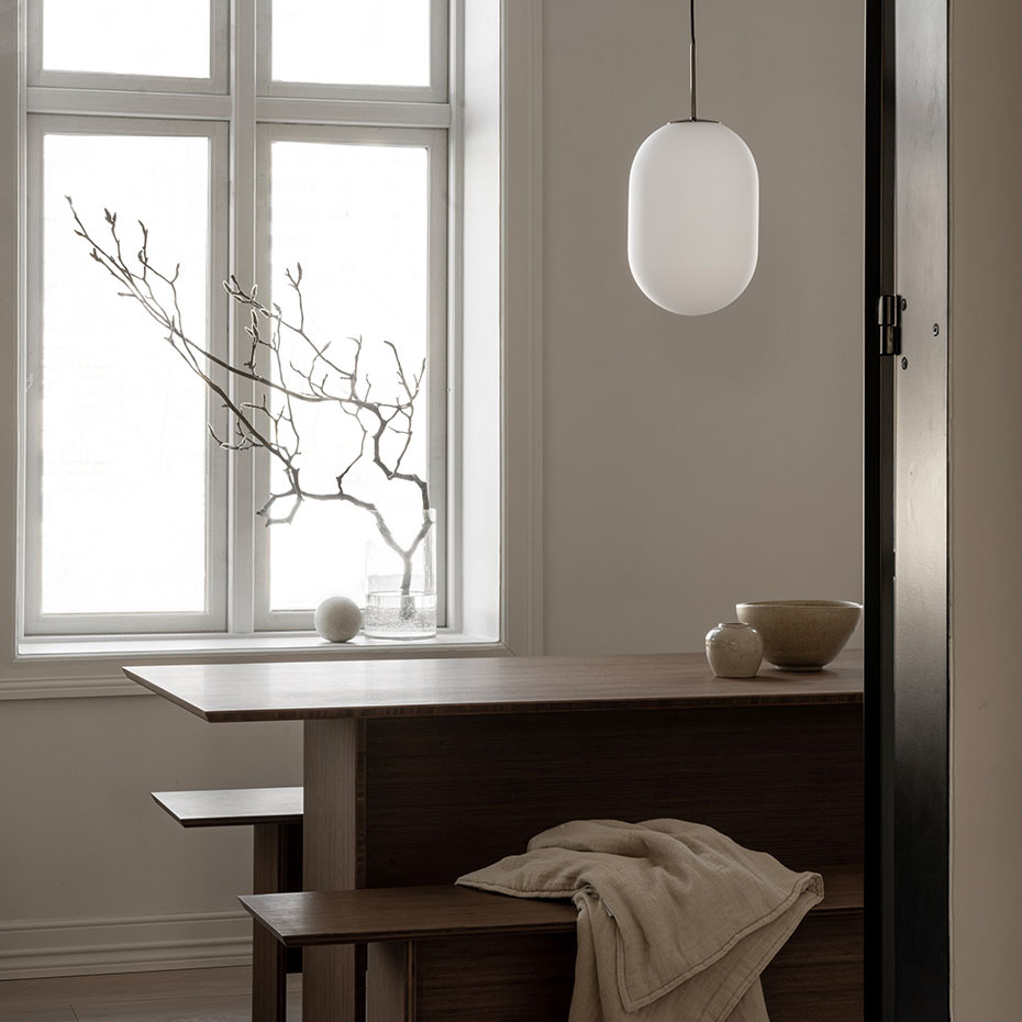 Noor Pendel Large Opalglas/Svart Krom