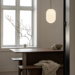 Noor Pendel Large Opalglas/Svart Krom Noor Pendel Large Opalglas/Svart Krom