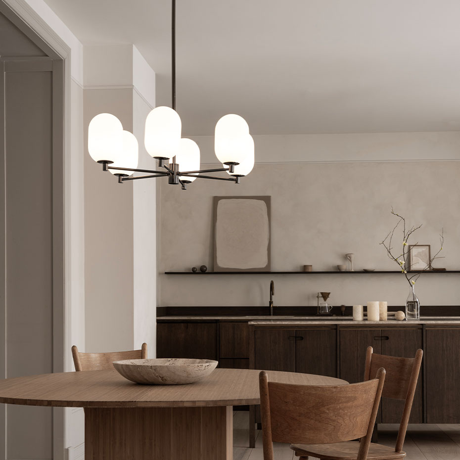 Noor Ljuskrona Opalglas/Svart Krom