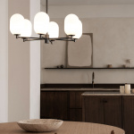 Noor Ljuskrona Opalglas/Svart Krom Noor Ljuskrona Opalglas/Svart Krom