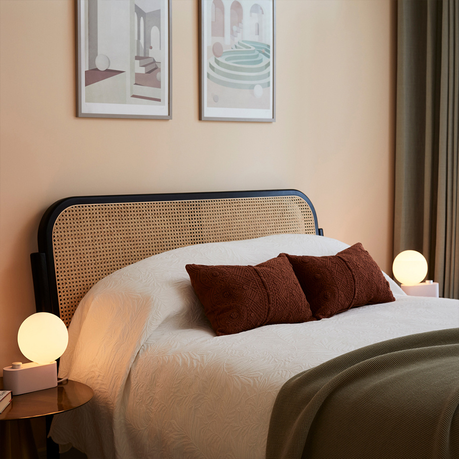 Alumina Bordslampa/Vägglampa Blossom + Sphere IV LED Blub