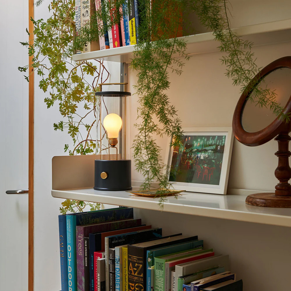 The Muse Portable Bordslampa Hackles Black IP44