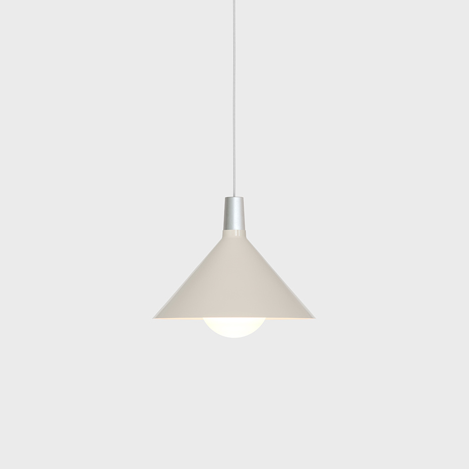Bower Pendel Medium Oyster White + Sphere IV LED Blub