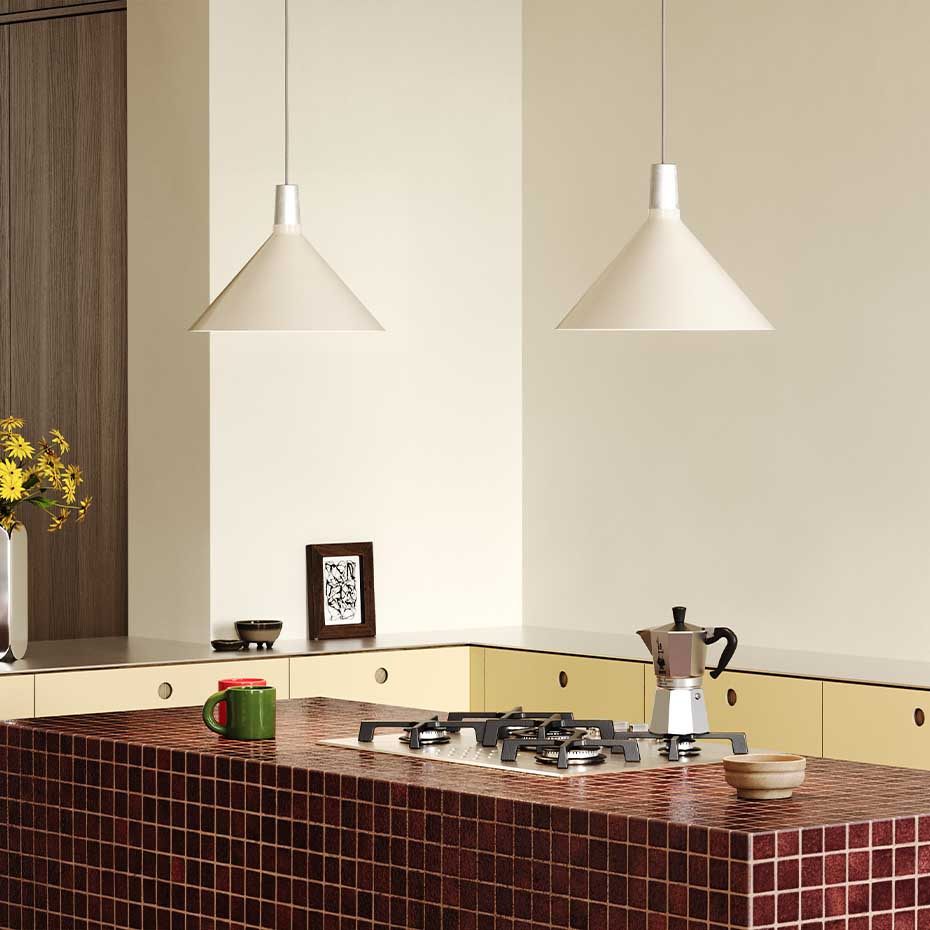 Bower Pendel Medium Oyster White + Sphere IV LED Blub