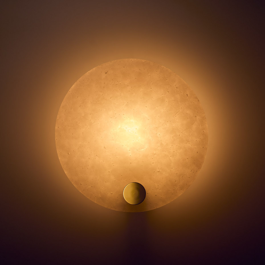 Magma Vägglampa Solid Brass & Polar White + Sphere II LED Bulb