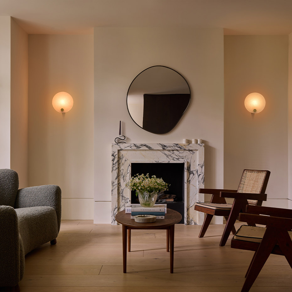 Magma Vägglampa Solid Brass & Polar White + Sphere II LED Bulb