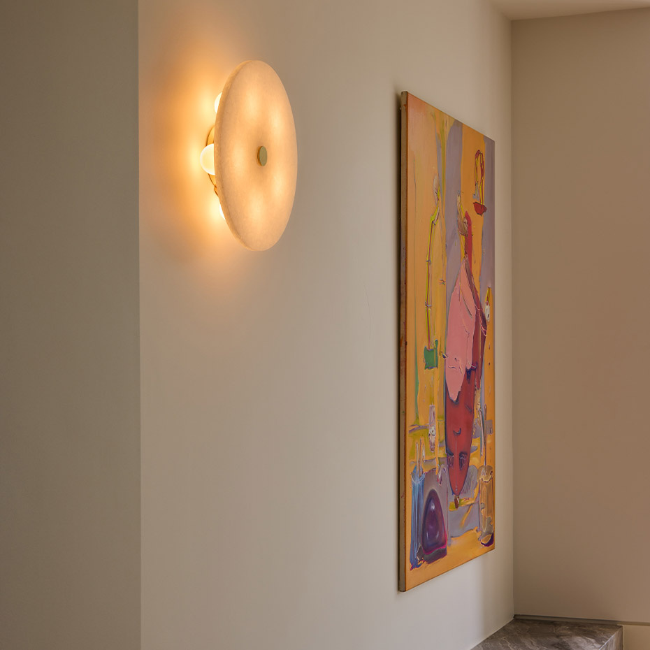 Magma Flush Mount Tak/Vägg Solid Brass & Polar White + Sphere II LED Bulbs