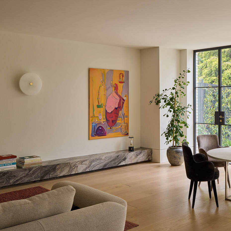 Magma Flush Mount Tak/Vägg Solid Brass & Polar White + Sphere II LED Bulbs