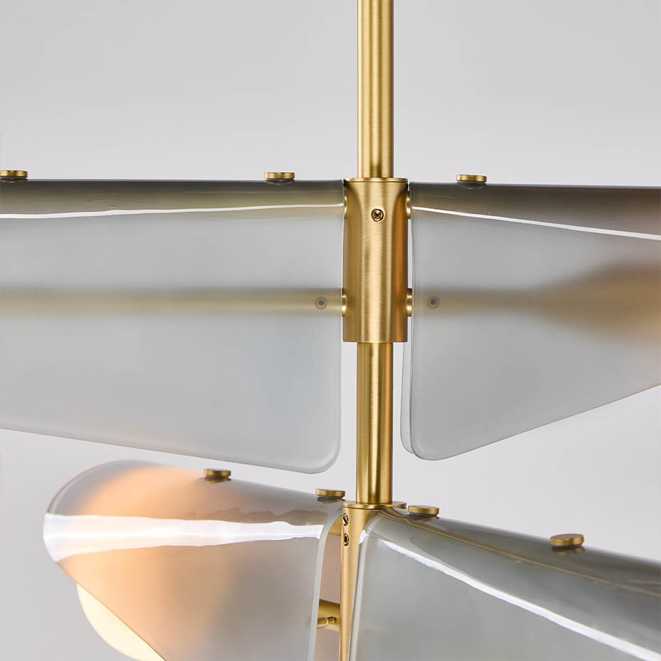 Sycamore 3 Ljuskrona Solid Brass & Dawn Grey Glass + Sphere III LED Bulbs