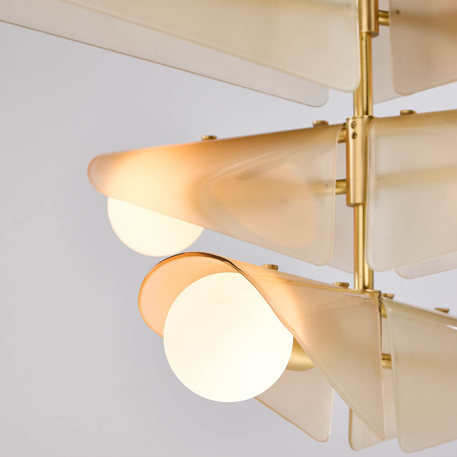 Sycamore 3 Ljuskrona Solid Brass & Dusk Pink Glass + Sphere III LED Bulbs