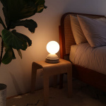 Wake Sleep Light Bordslampa Pebble White + G150 LED Bulb Wake Sleep Light Bordslampa Pebble White + G150 LED Bulb