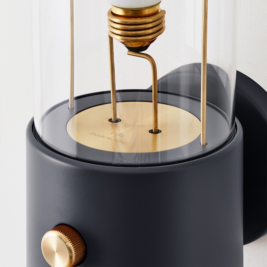 The Muse Vägglampa Hackles Black IP44