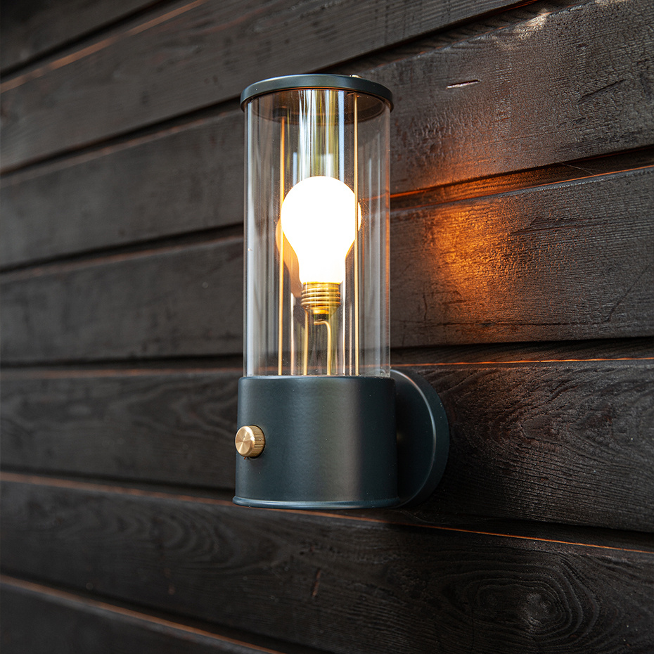 The Muse Vägglampa Hackles Black IP44