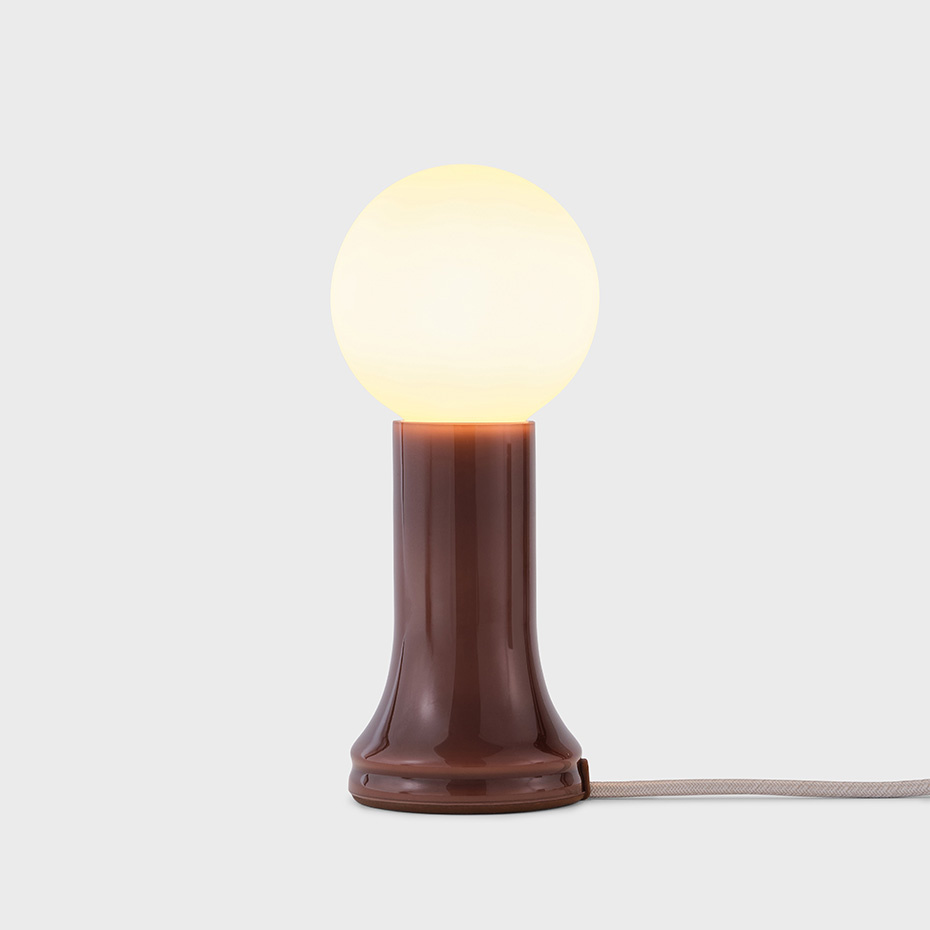 Shore Bordslampa Bottle Brown + Shore LED Bulb