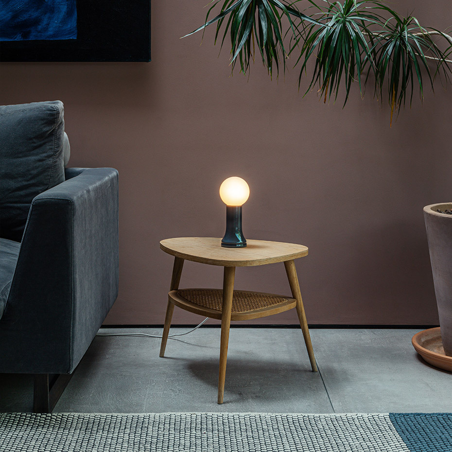 Shore Bordslampa Smoke Grey + Shore LED Bulb