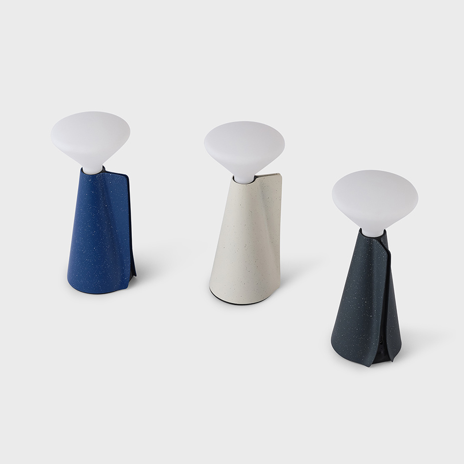 Mantle Portable Bordslampa Granite Black + Mantle LED Bulb IP44