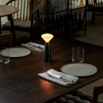 Mantle Portable Bordslampa Granite Black + Mantle LED Bulb IP44 Mantle Portable Bordslampa Granite Black + Mantle LED Bulb IP44