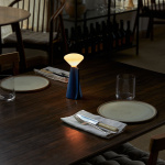 Mantle Portable Bordslampa Cobalt Blue + Mantle LED Bulb IP44 Mantle Portable Bordslampa Cobalt Blue + Mantle LED Bulb IP44