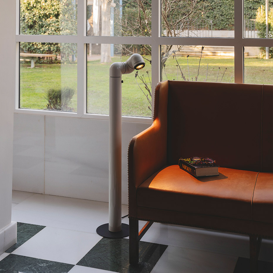 Tatu Golvlampa White Grey