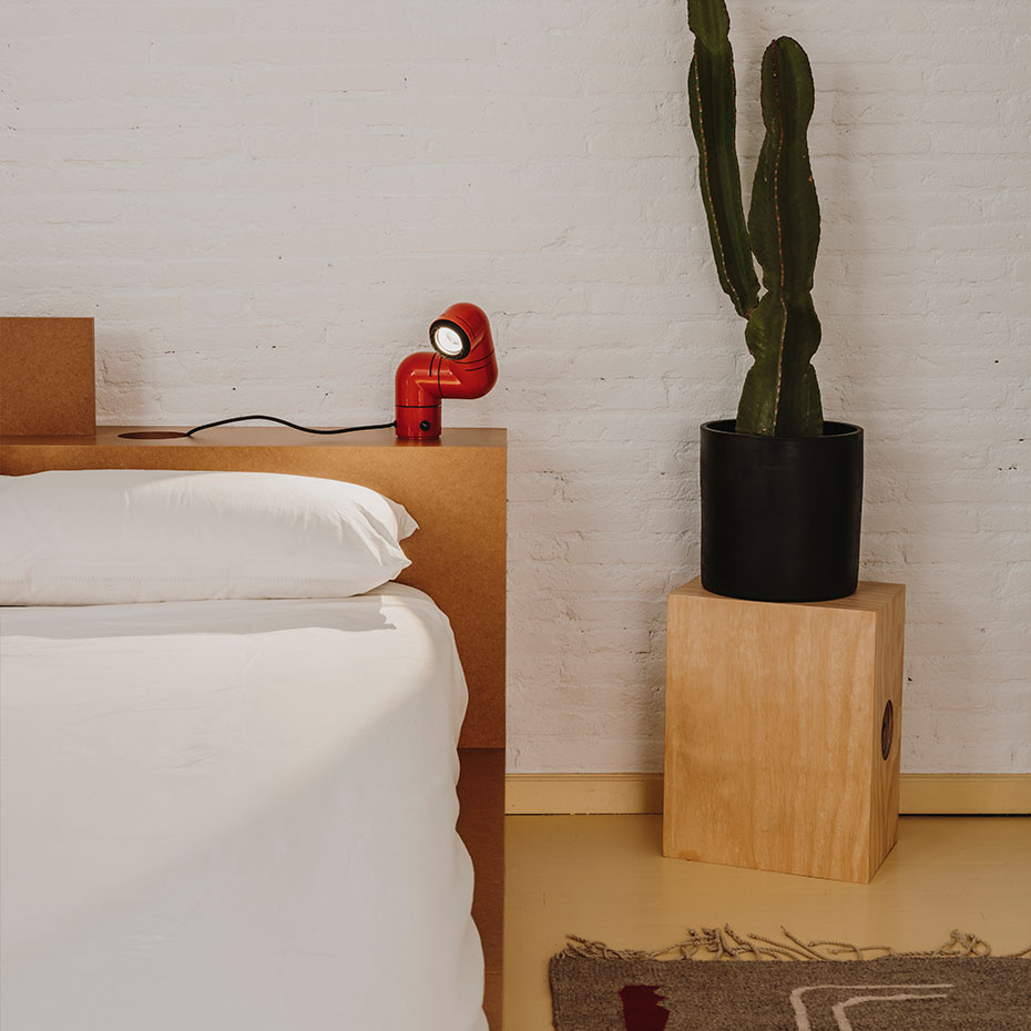 Tatu Bordslampa/Vägglampa Pure Red