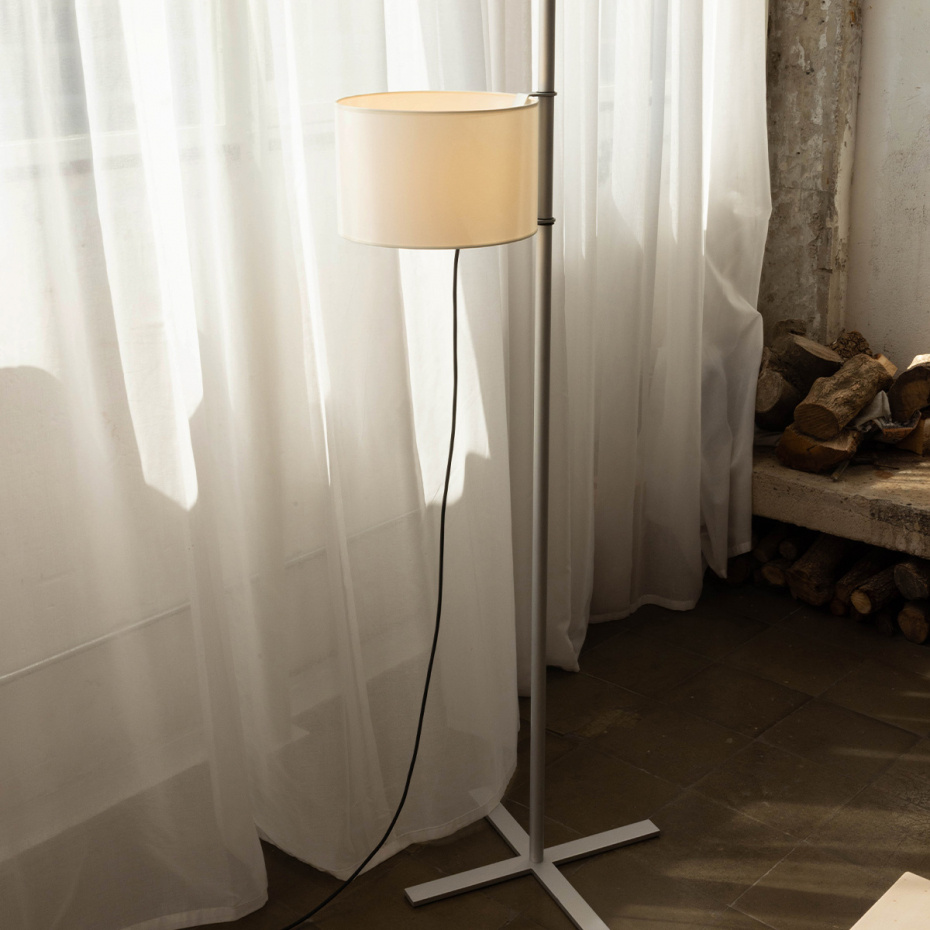 TMA Golvlampa Aluminum Grey/White Parchment
