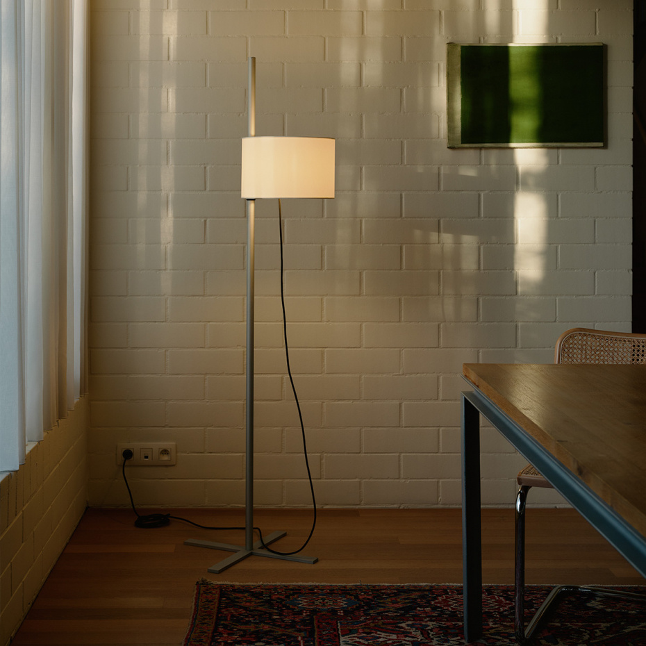 TMA Golvlampa Aluminum Grey/White Parchment