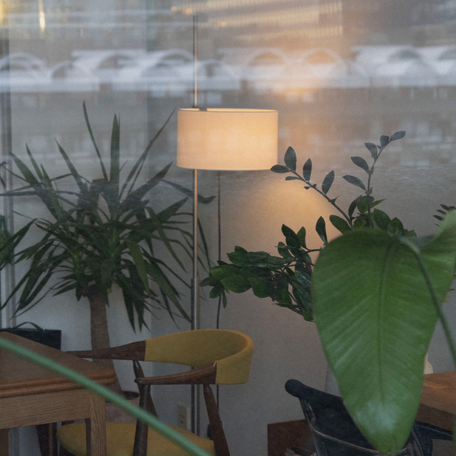TMD Golvlampa Satin Nickel/White Parchment
