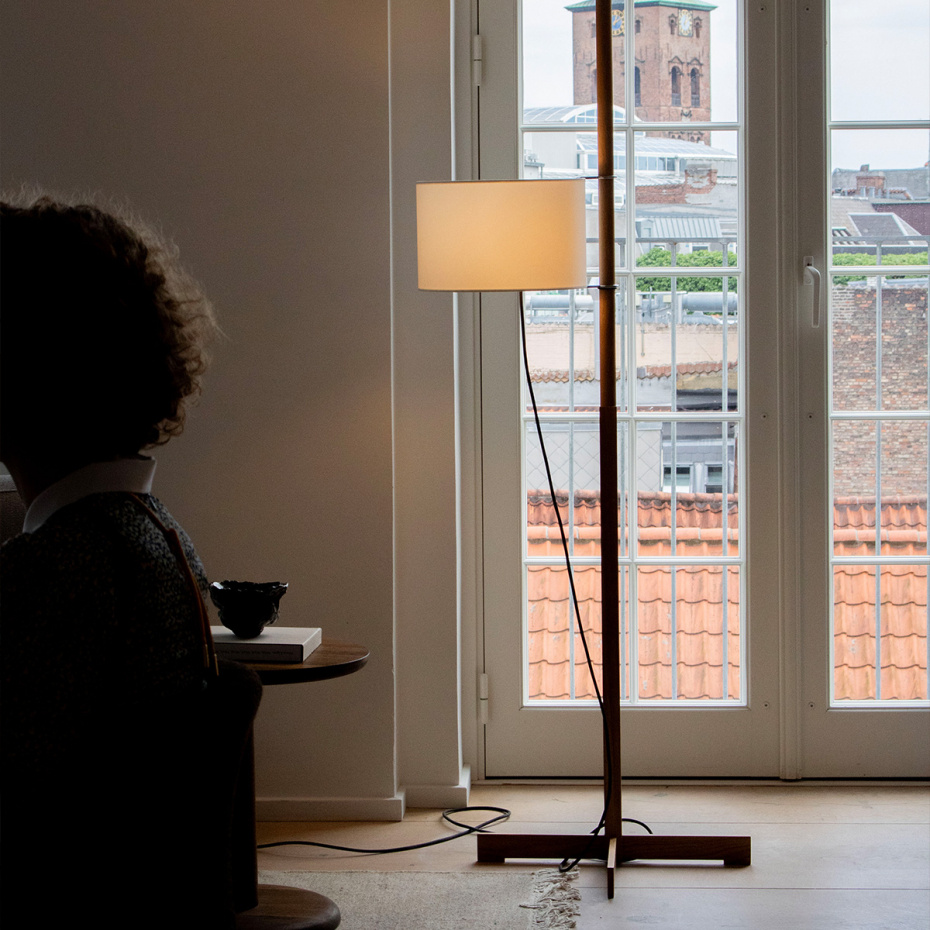 TMM Golvlampa Walnut/Beige