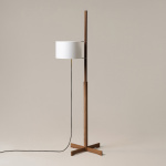 TMM Golvlampa Walnut/White Parchment TMM Golvlampa Walnut/White Parchment