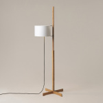 TMM Golvlampa Natural Oak/White Parchment TMM Golvlampa Natural Oak/White Parchment