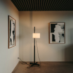 TMM Golvlampa Black Oak/White Parchment TMM Golvlampa Black Oak/White Parchment