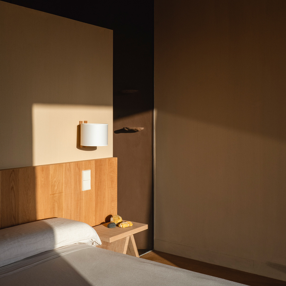 TMM Corto Vägglampa Walnut/Beige Med Kabel