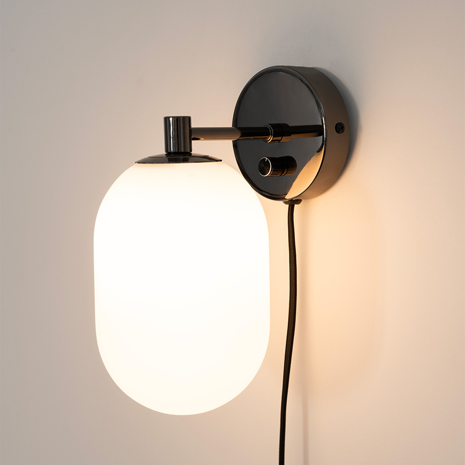 Noor Vägglampa Opalglas/Svart Krom